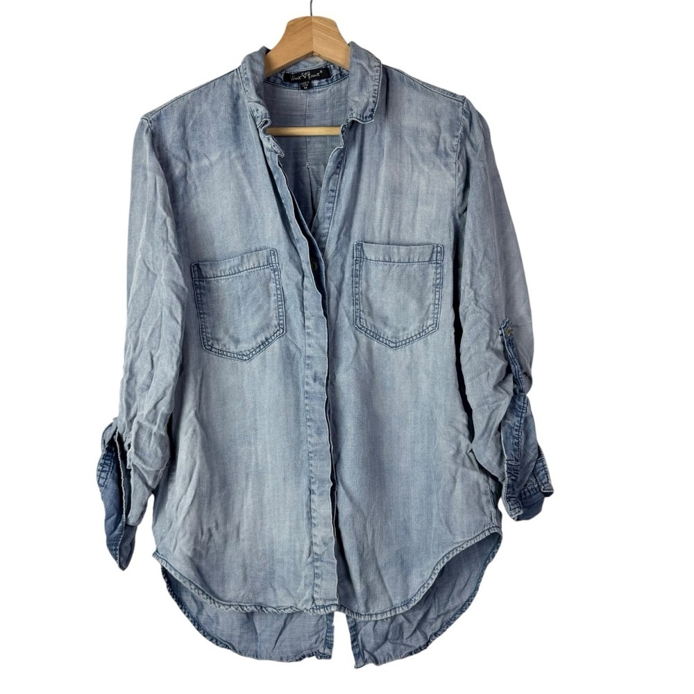 Velvet Heart Light Blue Chambray Long Sleeve Button Down M